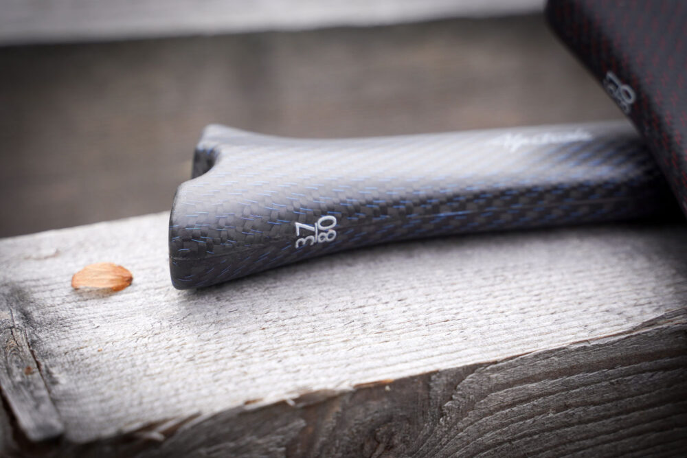 Alpitude-SL8-Tonale-seatpost-limited-edition-RED-BLUE-carbon-3 Alpitude-SL8-Tonale-seatpost-limited-edition-RED-BLUE-carbon-3